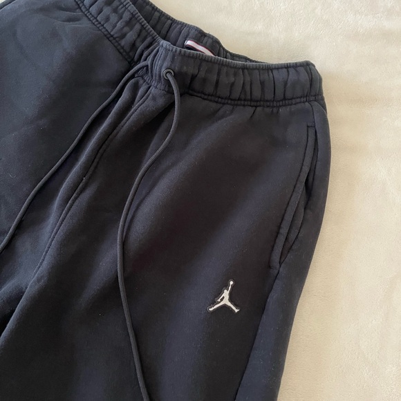 Nike Jordan Black Sweatpants Relaxed Fit - Picture 2 of 7